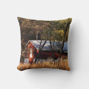 Herbstscheune in Zentral-Maryland Kissen