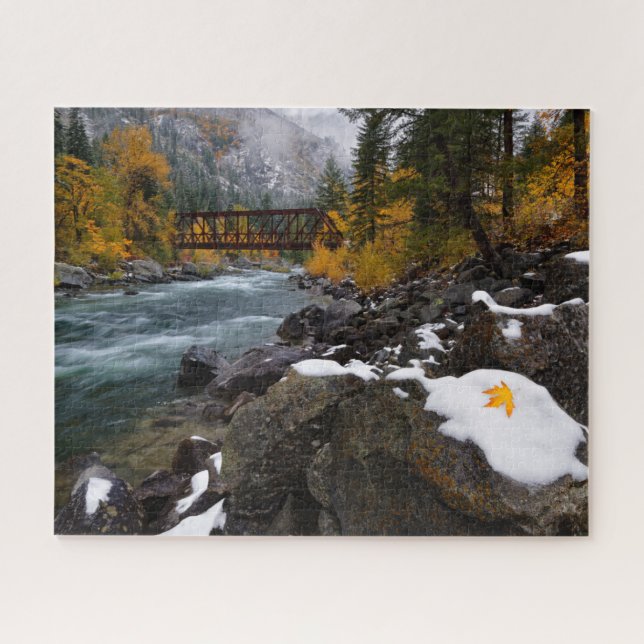 Herbstschnee entlang der Wenatchee Fluss nahe Leav Puzzle (Horizontal)