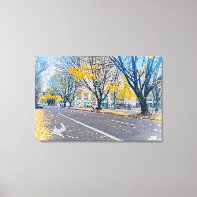 Herbststraße mit gelben Blätter Leinwanddruck (Vorderseite)
