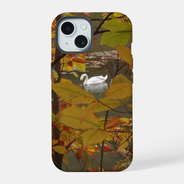 Herbstteich mit Schwan iPhone 15 Hülle (Rückseite)