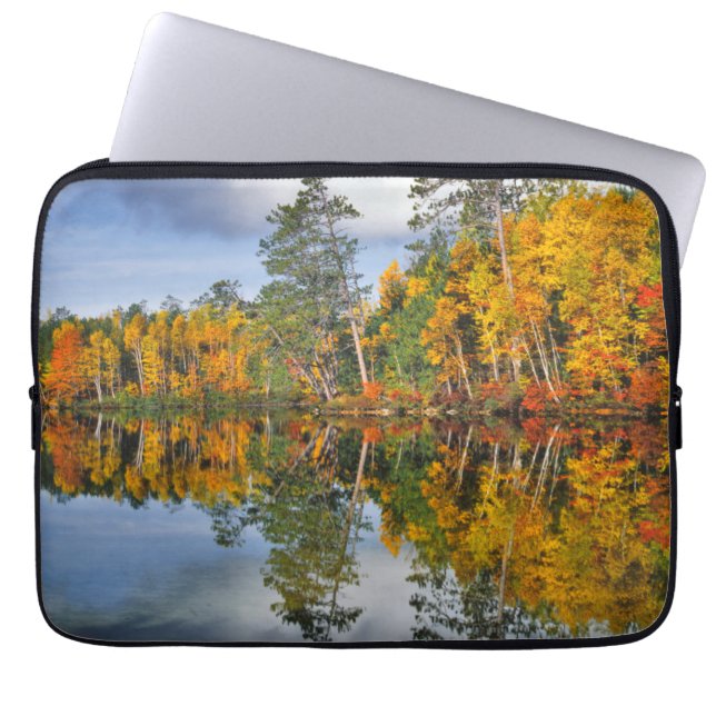 Herbstteich Reflektionen, Maine Laptopschutzhülle (Vorderseite)