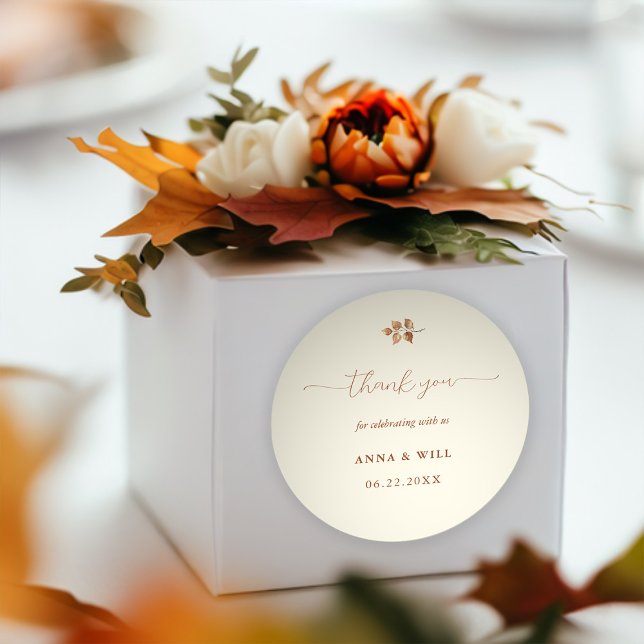 Herbstübergänge Terracotta Hochzeit im Herbst Gefa Runder Aufkleber (autumn fall wedding favor sticker leaves foliage botanical terracotta elegant calligraphy classy)