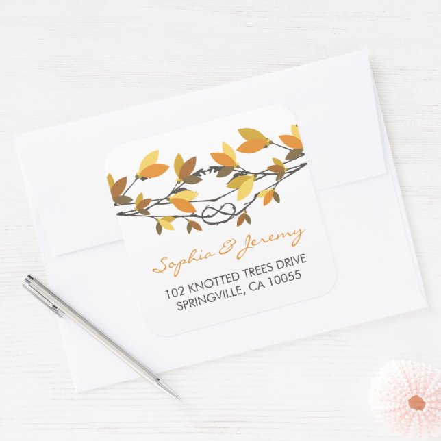 Herbstverlösche Knotted Liebe Trees Whimsical Wedd Quadratischer Aufkleber (Umschlag)