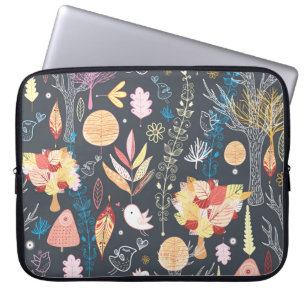 Herbstwald: Texturierte saisonale Schönheit. Laptopschutzhülle