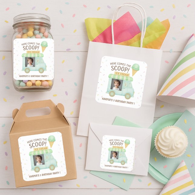 Here Comes the Scoop! Mint Ice Cream Truck Photo  Quadratischer Aufkleber (Von Creator hochgeladen)