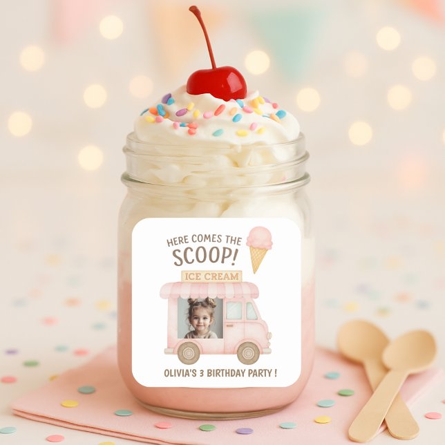 Here Comes the Scoop! | Pink Ice Cream Truck Photo Quadratischer Aufkleber (Von Creator hochgeladen)