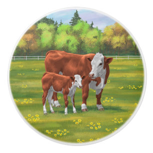 Hereford Cow & Niedlich Calf im Sommer Weide Keramikknauf