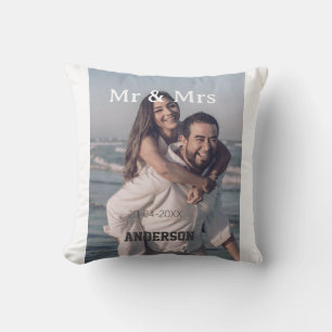 Herr & Frau fügen Familienname Foto Datum Hochzeit Kissen