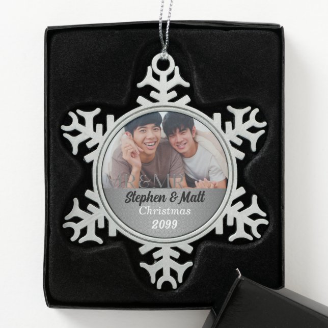 Herr & Mr. Gay Marriage Silver Damask Foto Schneeflocken Zinn-Ornament (Box)