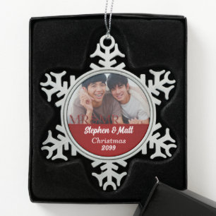 Herr & Mr. Red Gay Marriage Christmas Foto Schneeflocken Zinn-Ornament