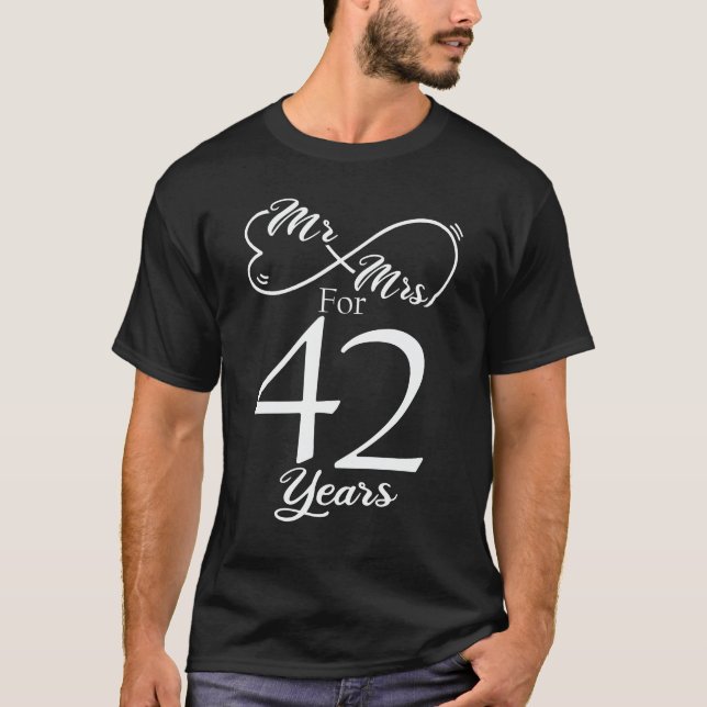 Herr & Mrs. 42 Jahre 42 Jahre Hochzeit T-Shirt (Vorderseite)