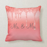 Herr & Mrs. Hübsch Glitzer Wedding Keepake Elegant Kissen<br><div class="desc">Schöner Satin-Look Glitzer "Mr. & Mrs. "I Liebe you" Kissen. Wie hübsch wäre das auf einem Bett oder einem Wohnzimmer in einem Schlafzimmer? Eine Seite ist für die neue Herren und Frau,  die andere Seite hat "I Liebe You" Typografie.</div>