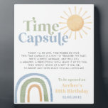 Herr Onederful Boys 1st Birthday Time Kapsel Unter Fotoplatte<br><div class="desc">Mr. Onederful - Sun,  Regenbogen in blau,  grün und gelb. Jungs 1. Geburtstagskapselschild - Zeitkapselausweis für Ihre Gäste,  auf dem Sie auch in unserem Shop schreiben können: https://www.zazzle.com/mr_onederful_boys_1st_birthday_time_capsule_sign_plaque-256780249447653047</div>