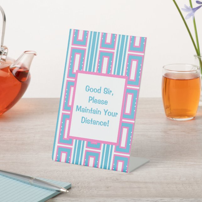 Herr Schild 'Bitte Abstand halten' Lustiges Podest (In SItu)