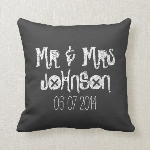 Herr und Frau Black Chalkboard Hochzeitskissen Kissen