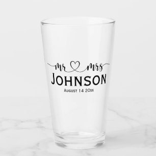 Herr und Frau mit Herztypografie-Brauerei Glas