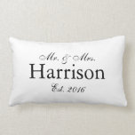 Herr und Frau Personalized Wedding Pillow2 Lendenkissen<br><div class="desc">Personalisierter Herr und Frau Wedding Pillow perfekt für ein Hochzeitsgeschenk oder Verlobungsgeschenk. Entwurf durch lieben LC©. Klassische Art kann mit Braut personalisiert sein und Bräutigamnamen im Skript-Schriftart und -hochzeit datieren. Gebrauch redigiert Menü,  um in Ihrer Wahl von Farben besonders anzufertigen!</div>