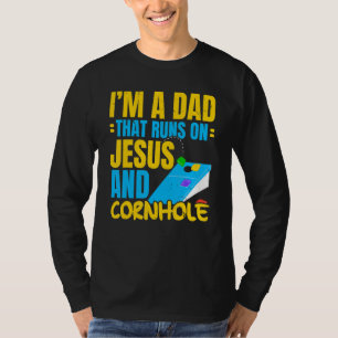 Herren Ich Bin Ein Vater Der Auf Jesus Und Cornhol T-Shirt