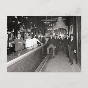 Herren trinken an der Bar, 1910 Postkarte