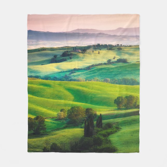 Herrliche Grüntöne in der Landschaft und mit Licht Fleecedecke (Vorderseite)