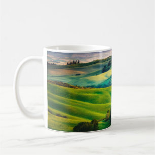 Herrliche Grüntöne in der Landschaft und mit Licht Kaffeetasse
