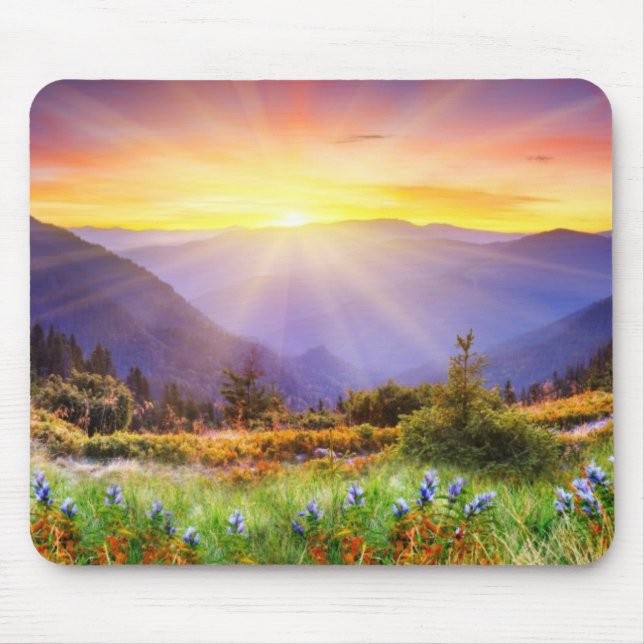 Herrlicher Sonnenuntergang in der Berglandschaft Mousepad (Vorne)
