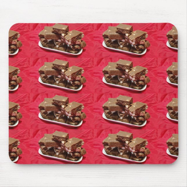 Herry Chocolate Marshmallow Fudge auf einer Platte Mousepad (Vorne)