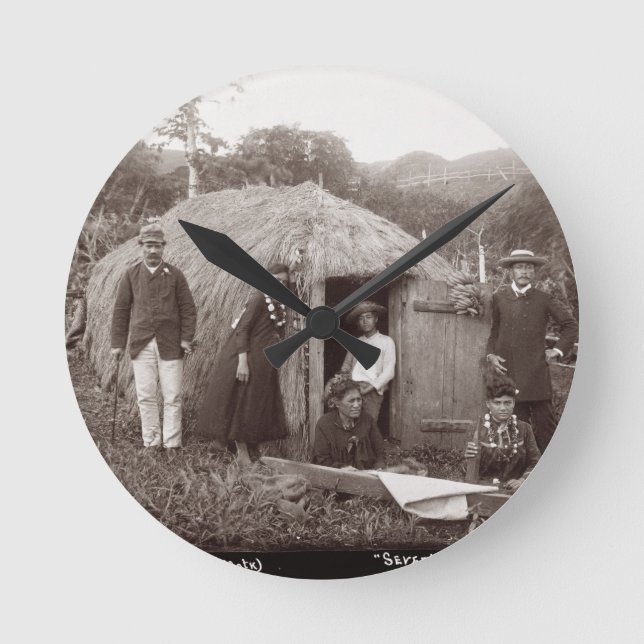 Herstellung Tappa, ein gebürtiger Stoff, c.1875 Runde Wanduhr (Vorderseite)