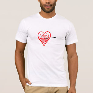 Herz Dartscheibe mit Pfeil T-Shirt