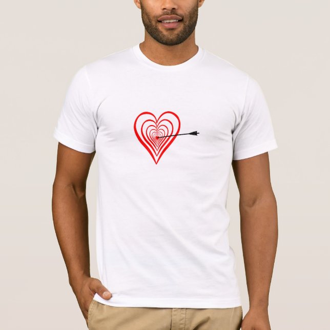 Herz Dartscheibe mit Pfeil T-Shirt (Vorderseite)