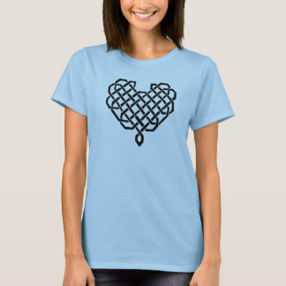 Herz der keltischen Knüpfarbeit T-Shirt