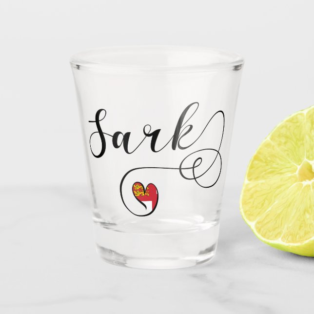 Herz der Sarkflagge, Kanalinseln Schnapsglas (Vorderseite)