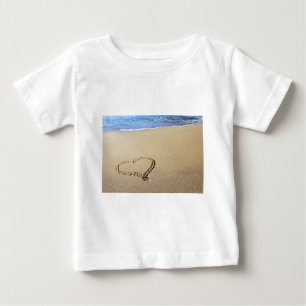 Herz Herzen Strand Sand Tropisches Paradies Schick Baby T-shirt