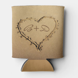 Herz im Sand mit Liebe Monogrammen Dosenkühler