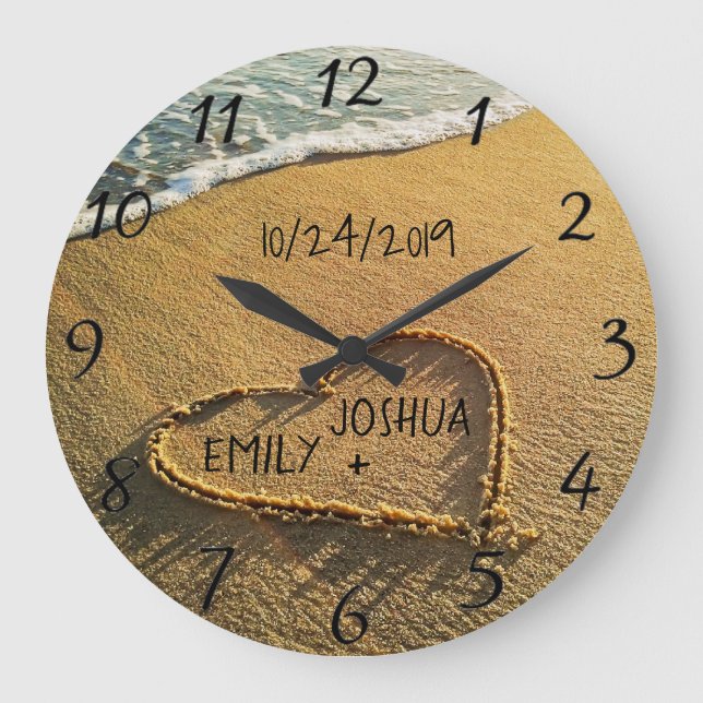 Herz im Sand-Strand-Ufer-tropischen Meerblick Große Wanduhr (Vorderseite)