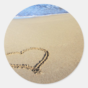 Herz in Sand Runder Aufkleber