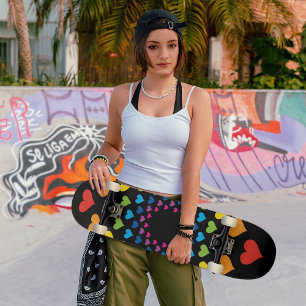 Herz in verschiedenen Farben herumhören Skateboard