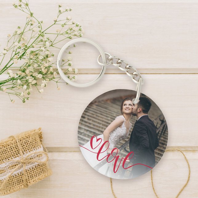 Herz-Liebe-Foto Schlüsselanhänger (Celebrate your love with this cute keychain featuring a photo and hand lettered love.)