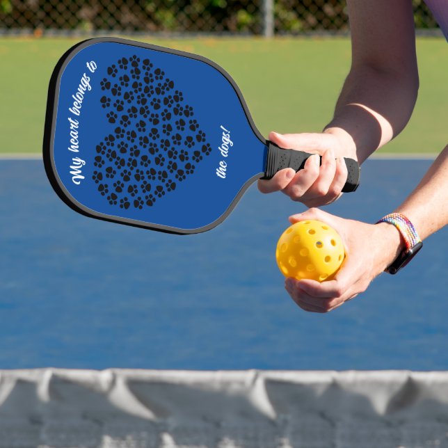 Herz schwarzer Paw-Prints doppelseitiges Blau Pickleball Schläger (InSitu)