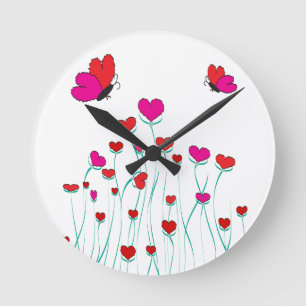 Herz und Schmetterlinge Valentinische Liebe Runde Wanduhr