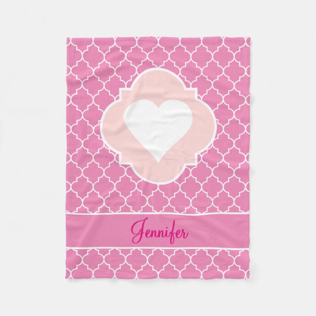 Herz-weißes Silhouette-Rosa Quatrefoil mit Namen Fleecedecke (Vorderseite)