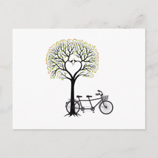 Herzbaum mit Vögeln und Tandemfahrrad Postkarte