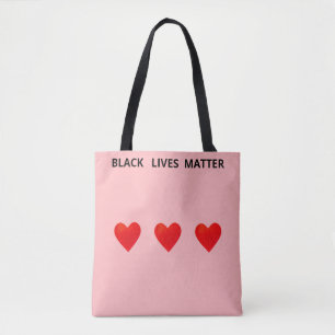 Herzen und Black Lives Matter Text auf Korallenros