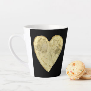Herzförmige Kartoffelchip Milchtasse