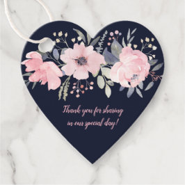 Herzförmige Rosa Blütenblüte auf Marinehochzeit | Geschenkanhänger
