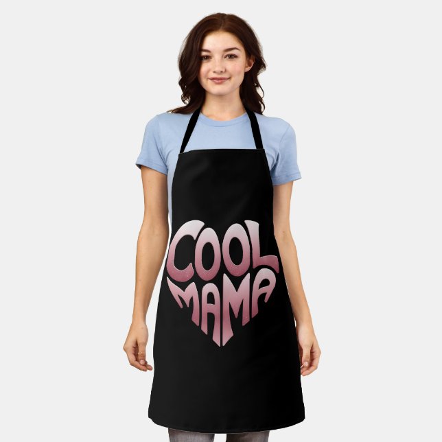 Herzförmige Typografie: COOLES MAMA Schürze (Getragen)
