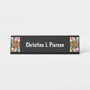 Herzkönigin Verzierte Spielkarte auf schwarz Schreibtischnamensplakette