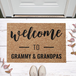 Herzlich Willkommen in Grammy & Grandpas Personali Fußmatte