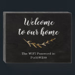 Herzlich willkommen in unserem Zuhause WLAN-Passwo Holzkisten Schild<br><div class="desc">Machen Sie Ihre Gäste Gefühl ganz besonders! Dieses Holzschild kann mit Ihrem Kostenvoranschlag und WLAN-Passwort personalisiert werden. Nutzen Sie es,  um Ihre Freunde oder sogar für Ihr Frühstück zu empfangen. Es zeichnet sich durch ein rustikales,  elegantes Design von wunderschönen Zitronen aus.</div>