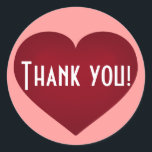 Herzlichen Dank Runder Aufkleber<br><div class="desc">Dieses benutzerdefinierte runde Etikett zeigt ein Krimsonherz mit der Phrase "Danke!" in einem scharfen, weißen Schriftart. Klicken Sie auf "Anpassen", um das Herz eines Krimsons zu vergrößern/neu zu positionieren, die Hintergrundfarbe zu ändern und/oder den Text zu ändern. Der Crimson-Herzklopfer funktioniert als feierliche Ergänzung zu Weinflaschen, Bonbons, Geschenktaschen oder anderen Gastgeschenken...</div>
